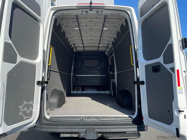 High top van VW Crafter Kasten 35 L4H3 NAV RFK äden