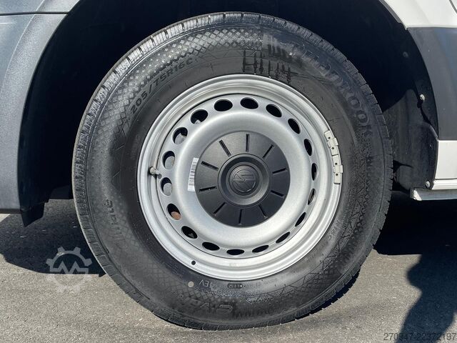 High top van VW Crafter Kasten 35 L4H3 NAV RFK äden