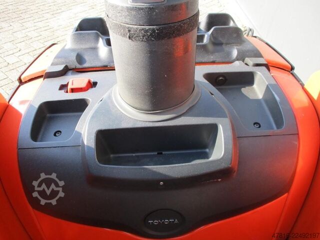 Pallet truck BT LPE250