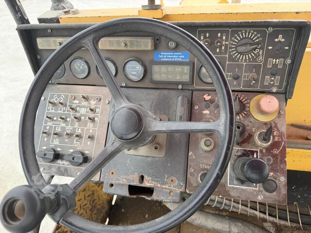 Wheeled asphalt paver Dynapac F121-6W