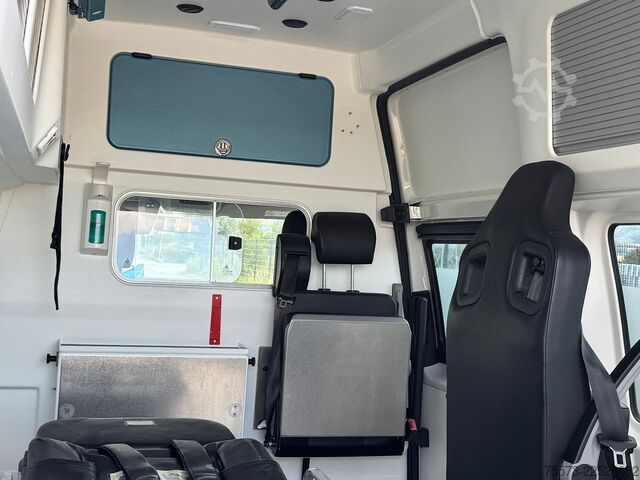 Feuerwehrfahrzeug VW VW T6.1, 2.0 TDI, mit Rampe, Trage und Sessel