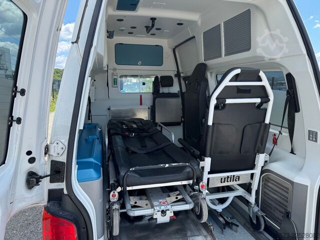 Feuerwehrfahrzeug VW VW T6.1, 2.0 TDI, mit Rampe, Trage und Sessel