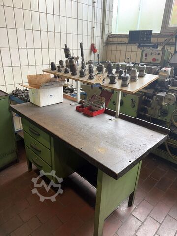 Werkbank mit Inhalt nan nan