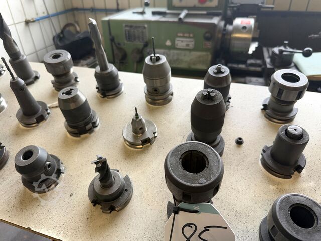 Werkbank mit Inhalt nan nan