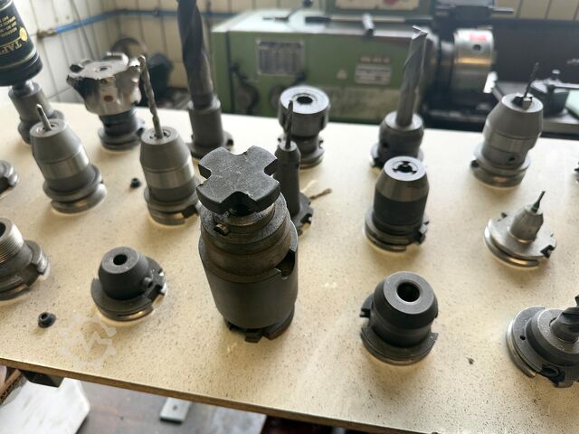 Werkbank mit Inhalt nan nan