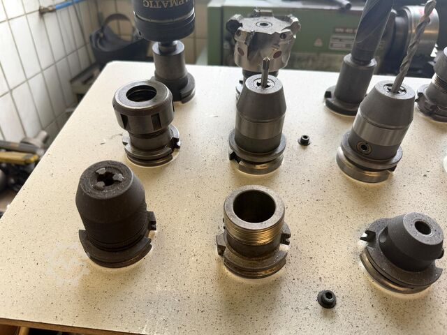 Werkbank mit Inhalt nan nan