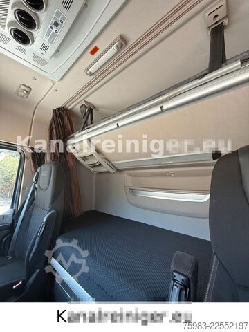 Vacuum tank truck DAF XF530 FT 4x2 mit Kroll, ADR Saug- /Druckanhänger