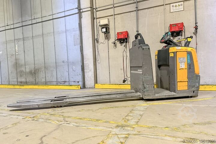 Niederhubwagen Jungheinrich ECE225