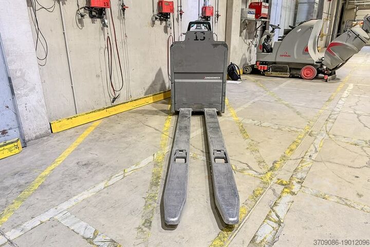 Niederhubwagen Jungheinrich ECE225