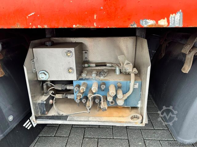 Semi-Tieflader LAG O-3-42 3 ASSER SEMIE HYDRAULISCH GESTUURD 2 ASSEN