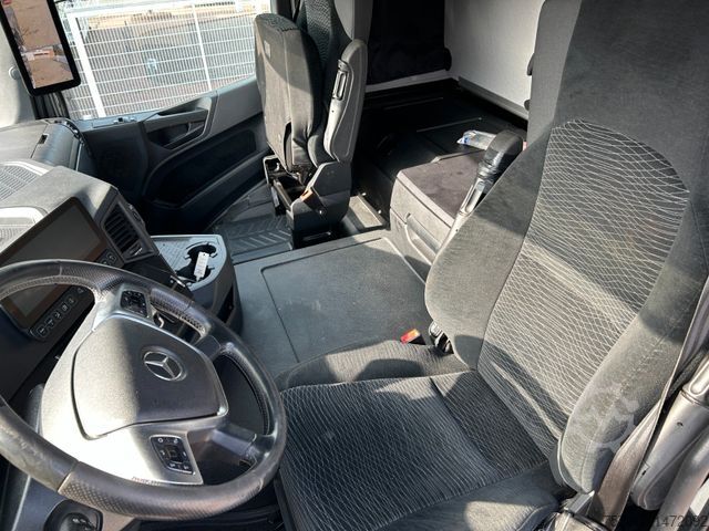 Truck mounted crane MERCEDES-BENZ 3253 Arocs mit HMF 3220 Kran und JOAB Abroller