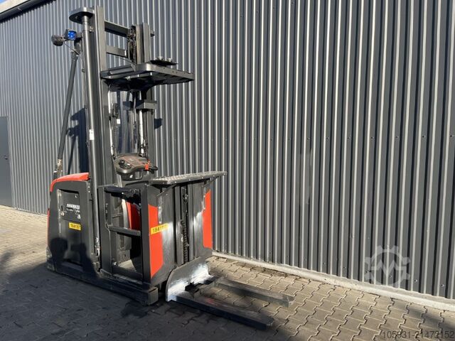 Medium Lift Order Picker Linde V10