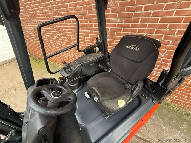 Electric 3-wheel forklift Linde E14