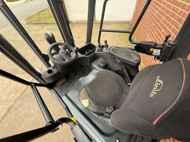 Electric 3-wheel forklift Linde E14