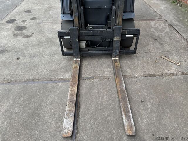 Electric 4-wheel forklift Linde E25HL-01/600