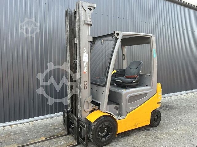 Electric 4-wheel forklift Jungheinrich EFG 425k