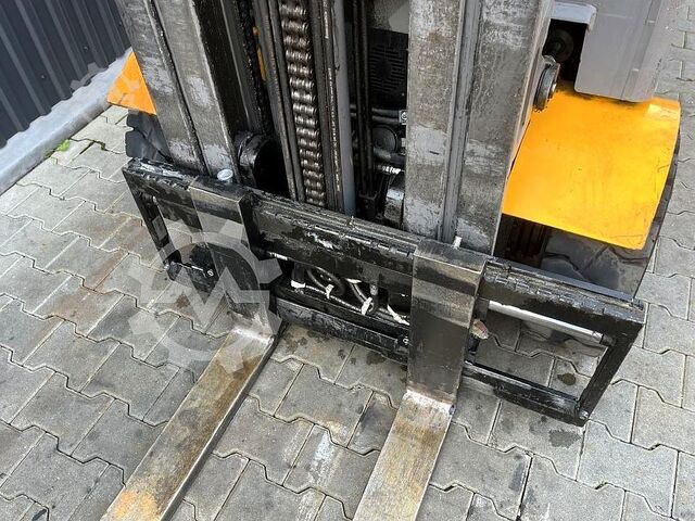 Electric 4-wheel forklift Jungheinrich EFG 425k
