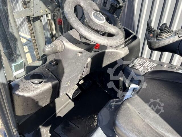 Electric 4-wheel forklift Linde E 16P-02