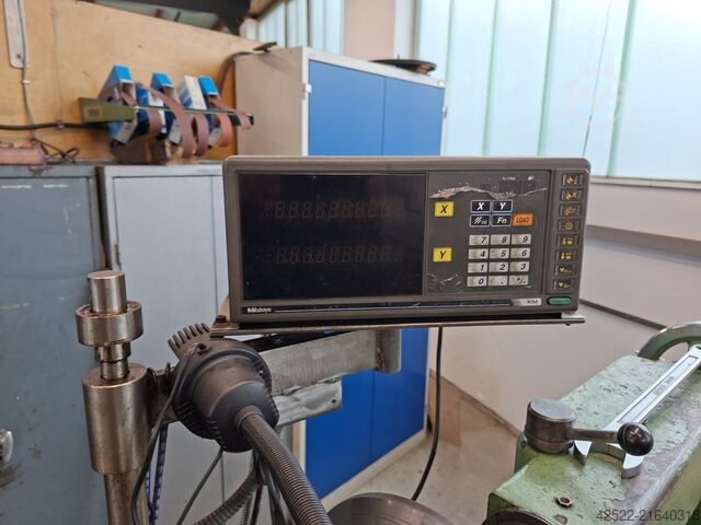 Leit- und Zugspindeldrehmaschine Tacchi MT-BM330