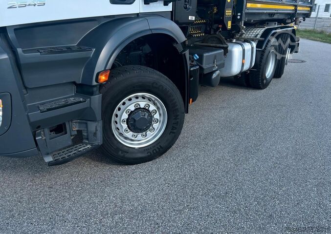 Kipper LKW MERCEDES-BENZ Arocs 2545 Kipper/Kran/6x4-4/Lenkachse/128 tkm