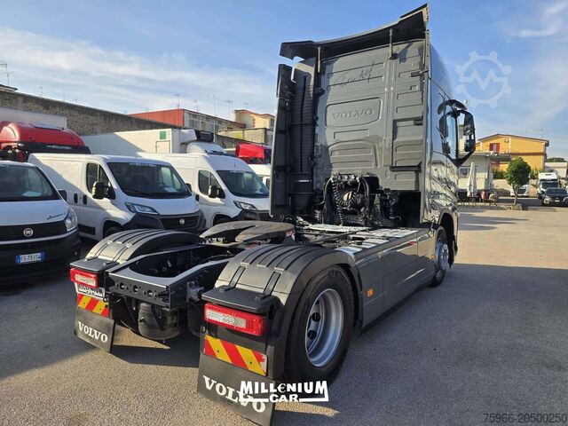 Standard road tractor Volvo VOLVO 500 KM 300MILA 2023