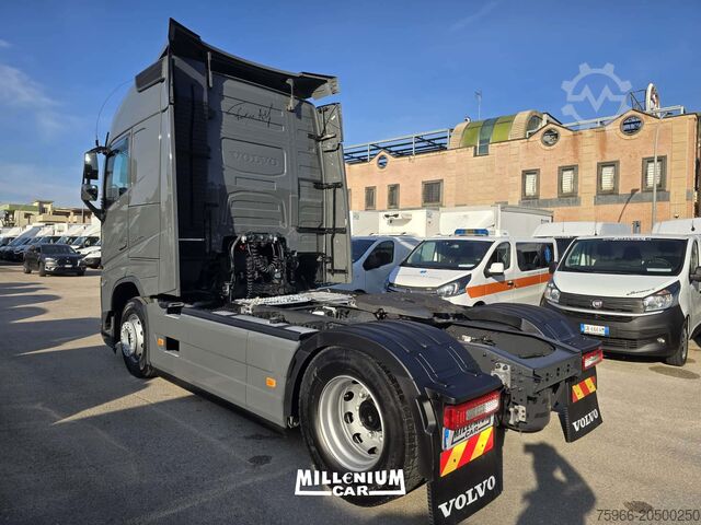 Standard road tractor Volvo VOLVO 500 KM 300MILA 2023