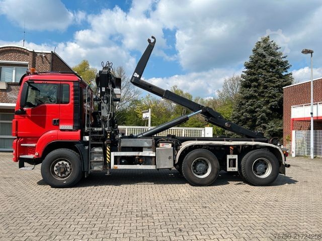 Roll-off tipper truck MAN 32.400 Abroller +HMF Kran +Greifer +Lenkachse
