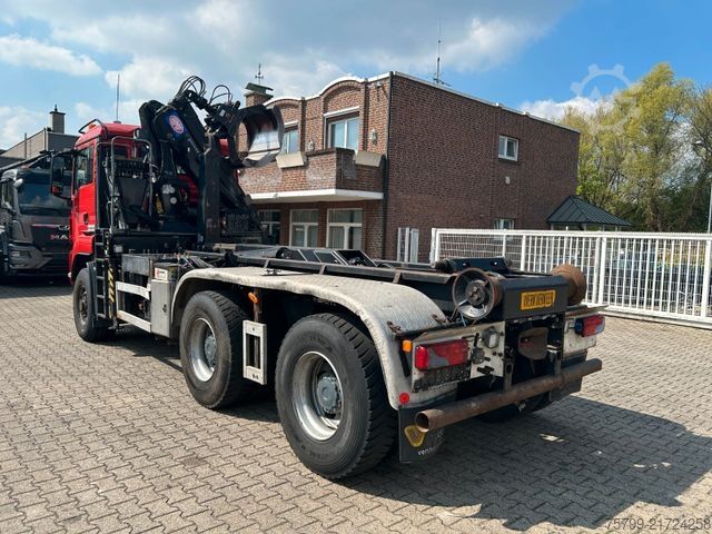 Roll-off tipper truck MAN 32.400 Abroller +HMF Kran +Greifer +Lenkachse