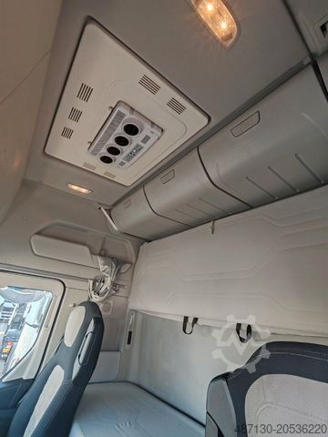 Volume tractor unit FORD F-MAX 500 mega