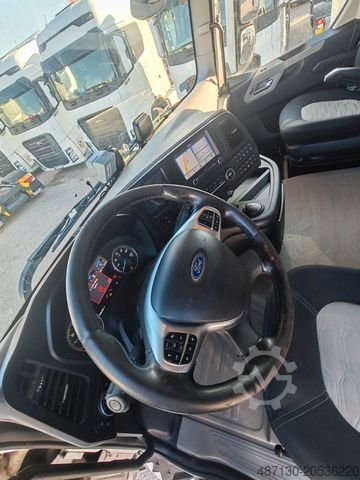 Volume tractor unit FORD F-MAX 500 mega