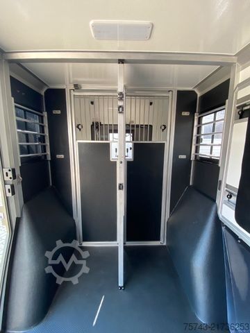 Livestock transporter RENAULT Master STX 5 Sitzer Haras ex. Lang Automatik