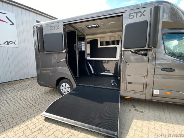 Livestock transporter RENAULT Master STX 5 Sitzer Haras ex. Lang Automatik