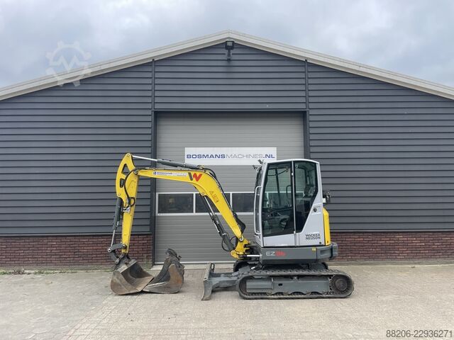 Neuson EZ36 mini excavator / central lubrication NEUSON EZ36 minigraver / centrale smering