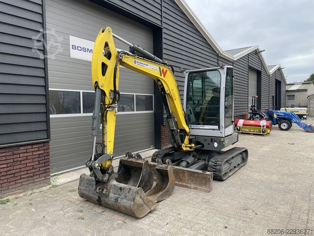Neuson EZ36 mini excavator / central lubrication NEUSON EZ36 minigraver / centrale smering