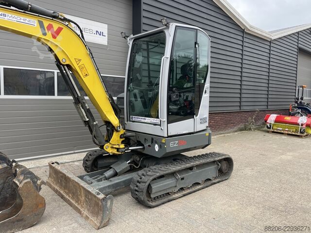 Neuson EZ36 mini excavator / central lubrication NEUSON EZ36 minigraver / centrale smering