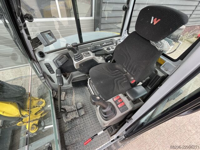 Neuson EZ36 mini excavator / central lubrication NEUSON EZ36 minigraver / centrale smering