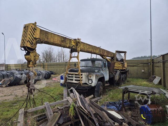 Truck-mounted crane ZIL