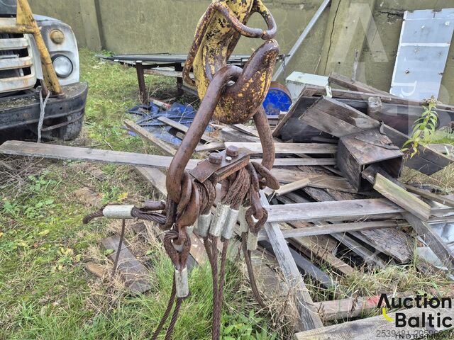 Truck-mounted crane  ZIL