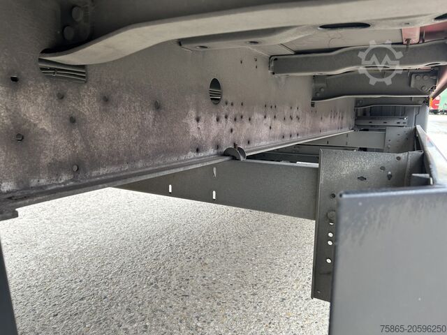 Box body Schmitz Cargobull SCB S3B / Box Trailer / 2x Liftas / APK TUV 10-26