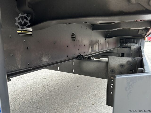 Box body Schmitz Cargobull SCB S3B / Box Trailer / 2x Liftaxle / APK TUV 0...