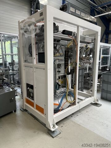 IML system with take-out unit for 32-cavity mold BECK AUTOMATION AG B32
