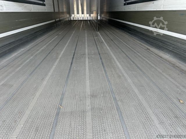 Standard tractor unit VOLVO FM 380 / Schmitz / 3 Kammer / Carrier ICELAND
