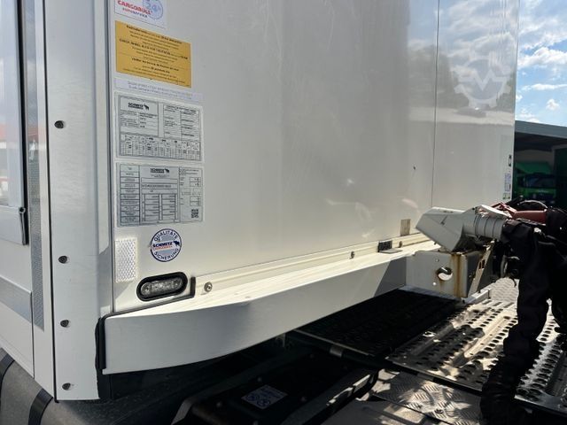 Standard tractor unit VOLVO FM 380 / Schmitz / 3 Kammer / Carrier ICELAND