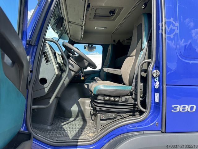 Standard tractor unit VOLVO FM 380 / Schmitz / 3 Kammer / Carrier ICELAND