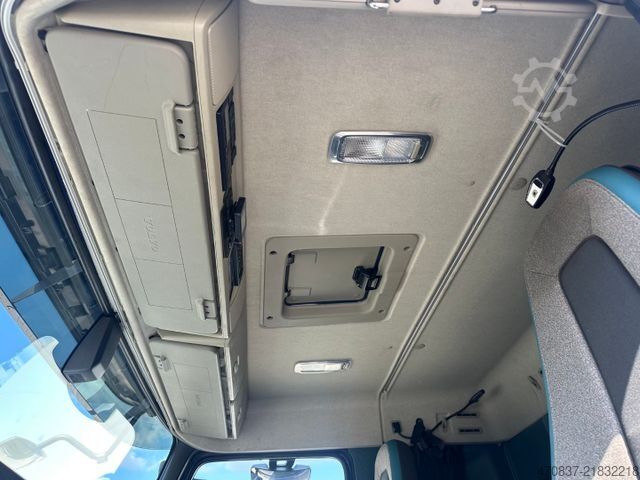 Standard tractor unit VOLVO FM 380 / Schmitz / 3 Kammer / Carrier ICELAND
