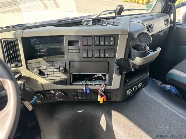 Standard tractor unit VOLVO FM 380 / Schmitz / 3 Kammer / Carrier ICELAND
