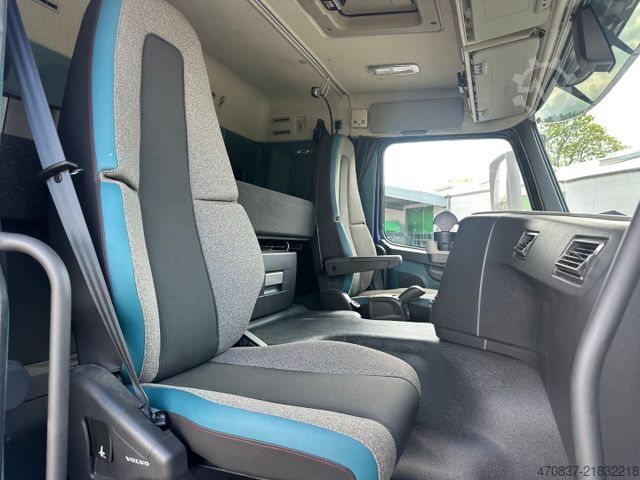 Standard tractor unit VOLVO FM 380 / Schmitz / 3 Kammer / Carrier ICELAND