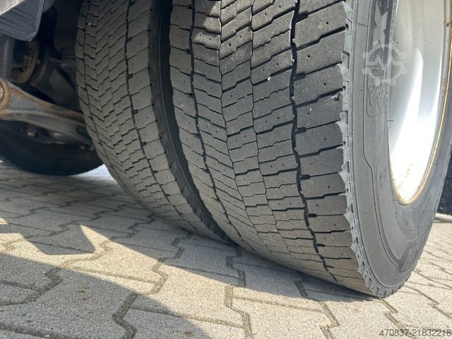 Standard tractor unit VOLVO FM 380 / Schmitz / 3 Kammer / Carrier ICELAND