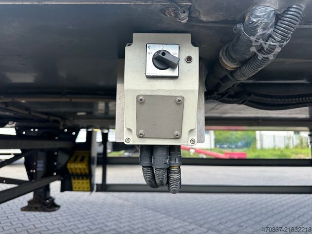 Standard tractor unit VOLVO FM 380 / Schmitz / 3 Kammer / Carrier ICELAND