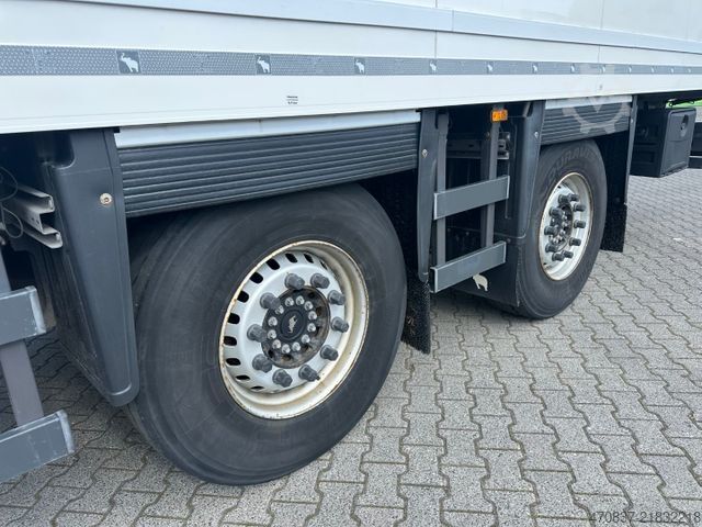 Standard tractor unit VOLVO FM 380 / Schmitz / 3 Kammer / Carrier ICELAND
